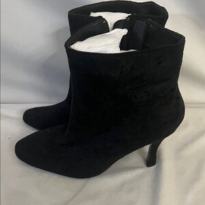 Classified Elegant Black Suede Heeled Boots